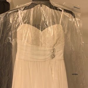 Pure white strapless prom dress.